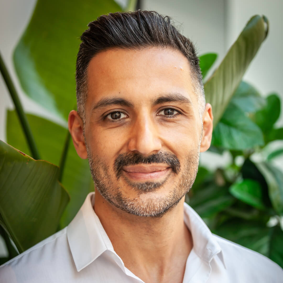 Dr Aram Navai